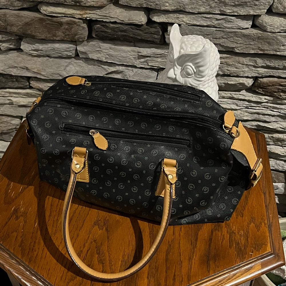 New Black Purse 👜 - Picture 1 of 2